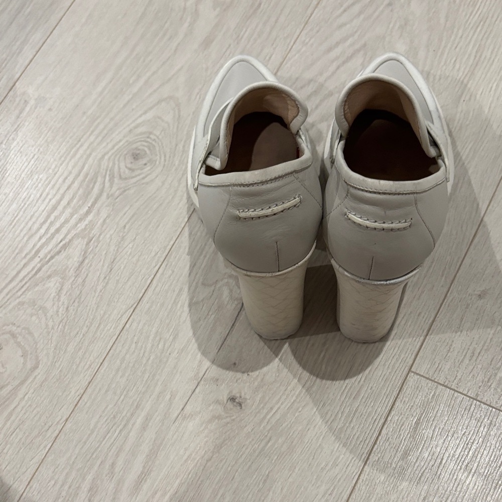 Bottega Veneta Women's White Leather Loafers Size 6 - Picture 2 of 5